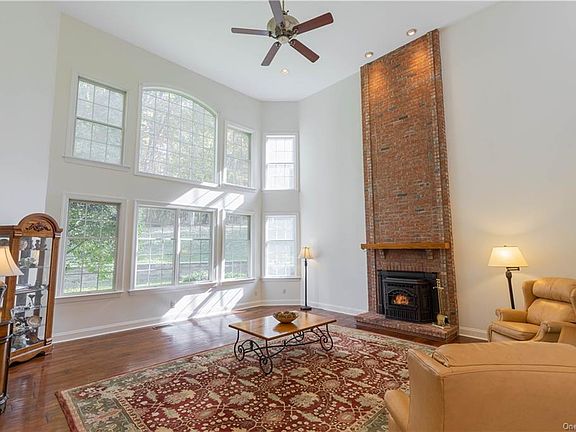 5th image of 14 Wellington Ln