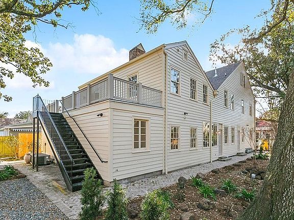 5th image of 914 Dante St #105