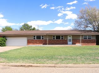 1406 Vernon St, Plainview, TX 79072