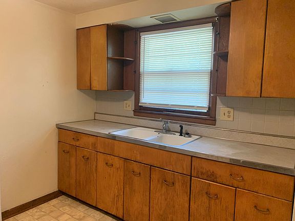 4th image of 808 Roosevelt St #3