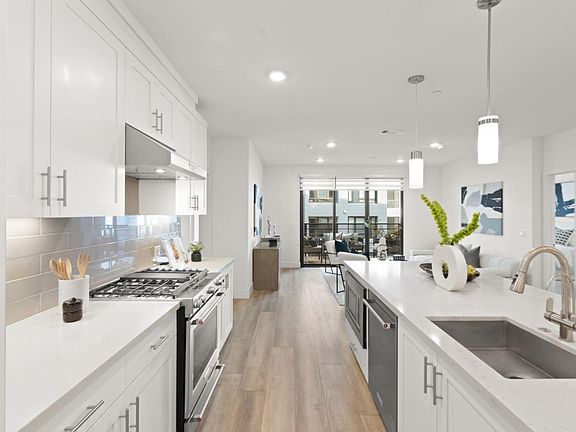 3rd image of 3578 Rambla Pl #425