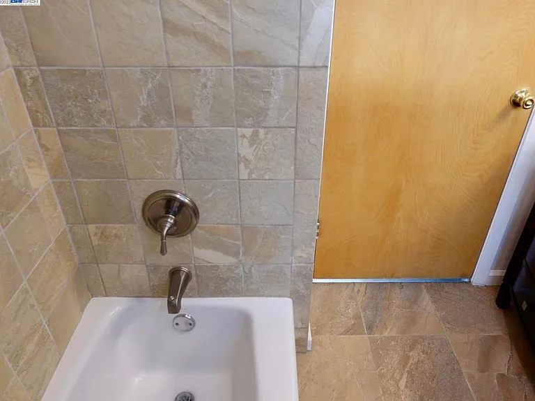 1238 Liberty St — Photo 14