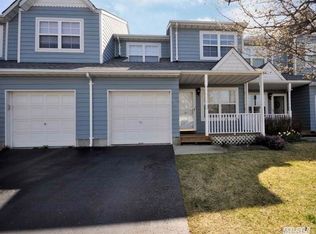 92 Sprucewood Blvd, Central Islip, NY 11722