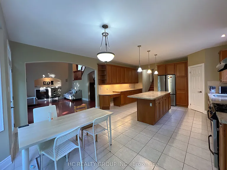 73 Burndenford Cres — Photo 4