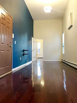 Rented by Voro, LLC | media 11