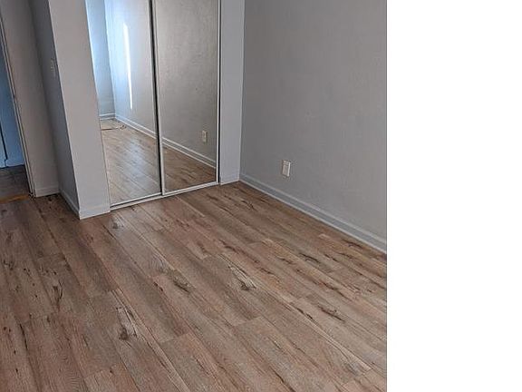 2nd image of 1221 W 87th St
