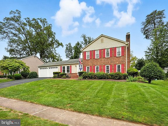2nd image of 7415 Beverly Manor Dr