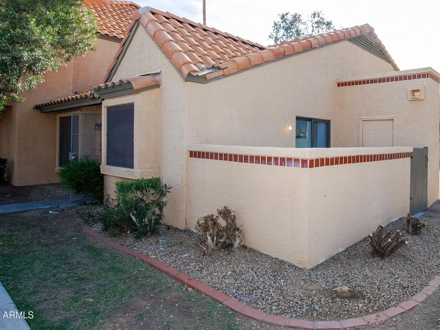 3 bed, 2.5 bath, 1196 sqft, $2,400 — Photo 3