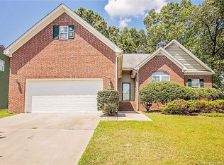 914 Foxhunt Ln, Fayetteville, NC 28314