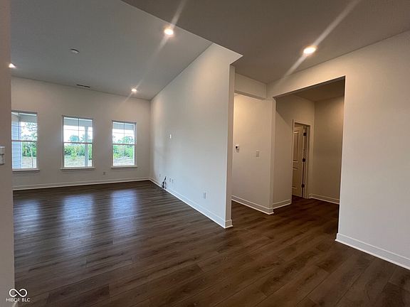 4th image of 580 Tess Blvd