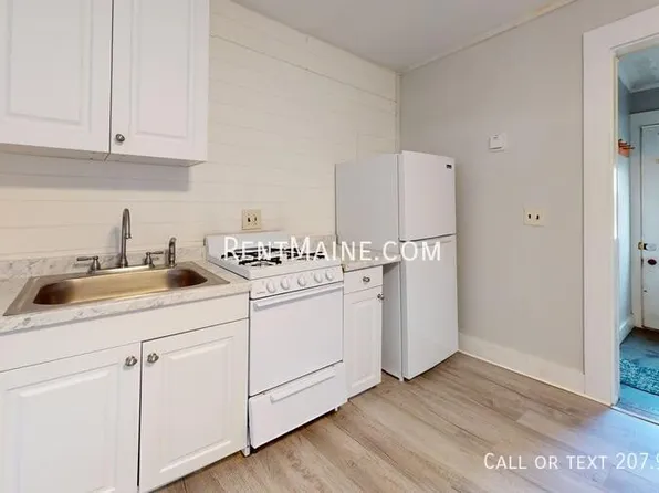 200 Center St APT 4, Old Town, ME 04468