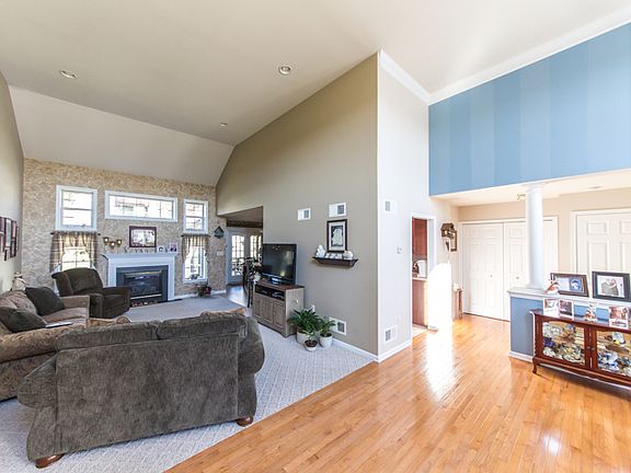 4th image of 671 Monarch Dr