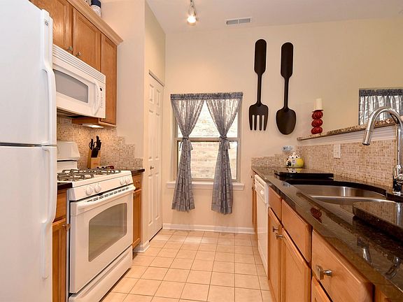 2nd image of 919 S Kedzie Ave #2