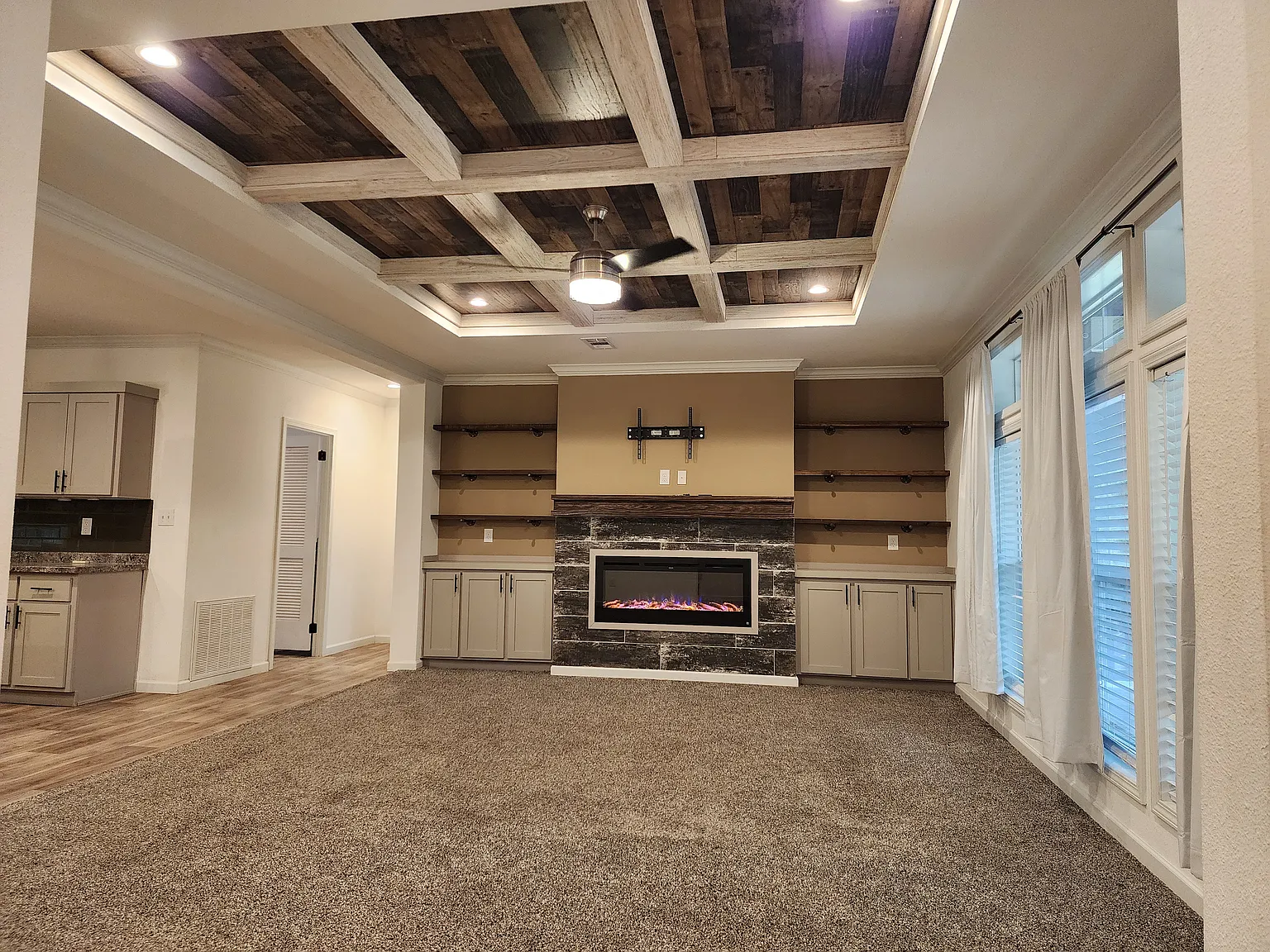 4 bed, 2300 sqft, $2,600 — Photo 3