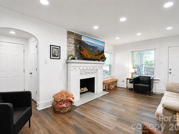 4th image of 710 Sloop Ave