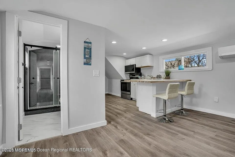 2 bed, 900 sqft, $2,300 — Photo 4