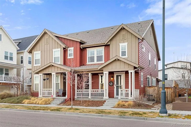 3 bed, 2.5 bath, 1639 sqft, $2,995 — Photo 2