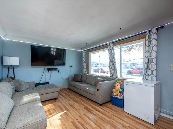 2908 Schultz Dr NW, Cedar Rapids, IA 52405