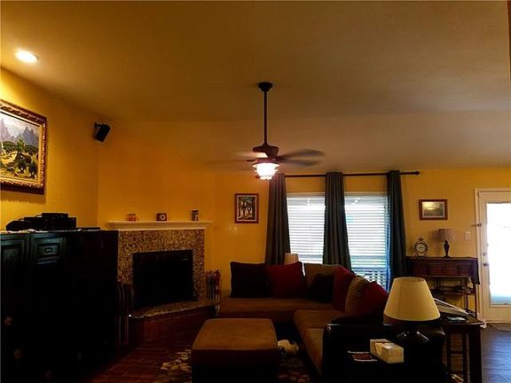 3rd image of 401 Willowstone Trl