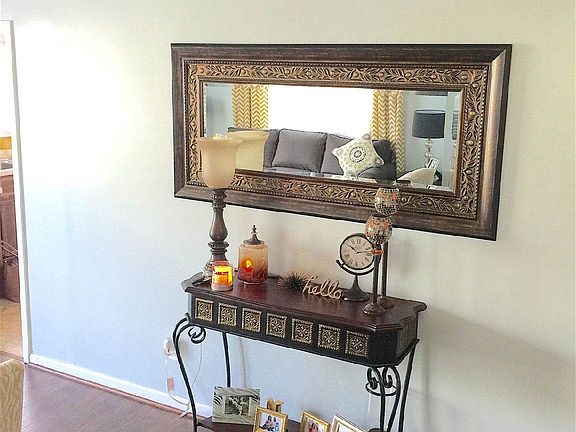 Gleaming HdWd Foyer