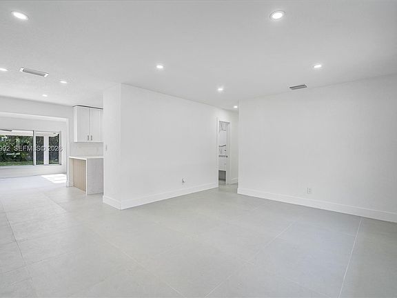 5th image of 321 NW 36th St