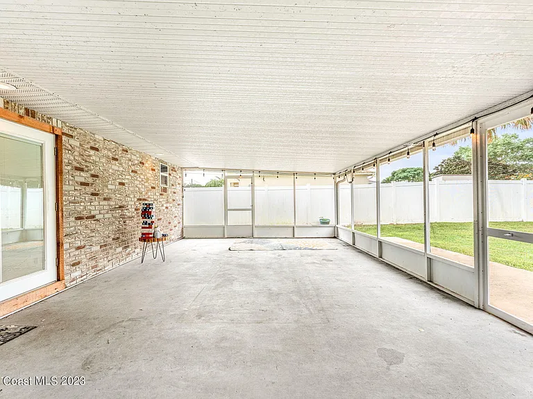 5235 Devon St — Photo 12
