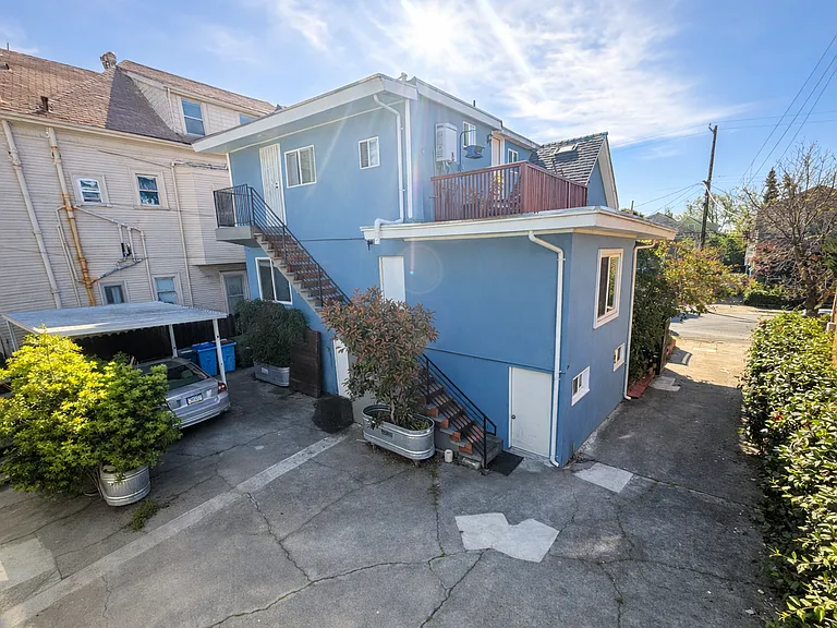 2045 Emerson St — Photo 9