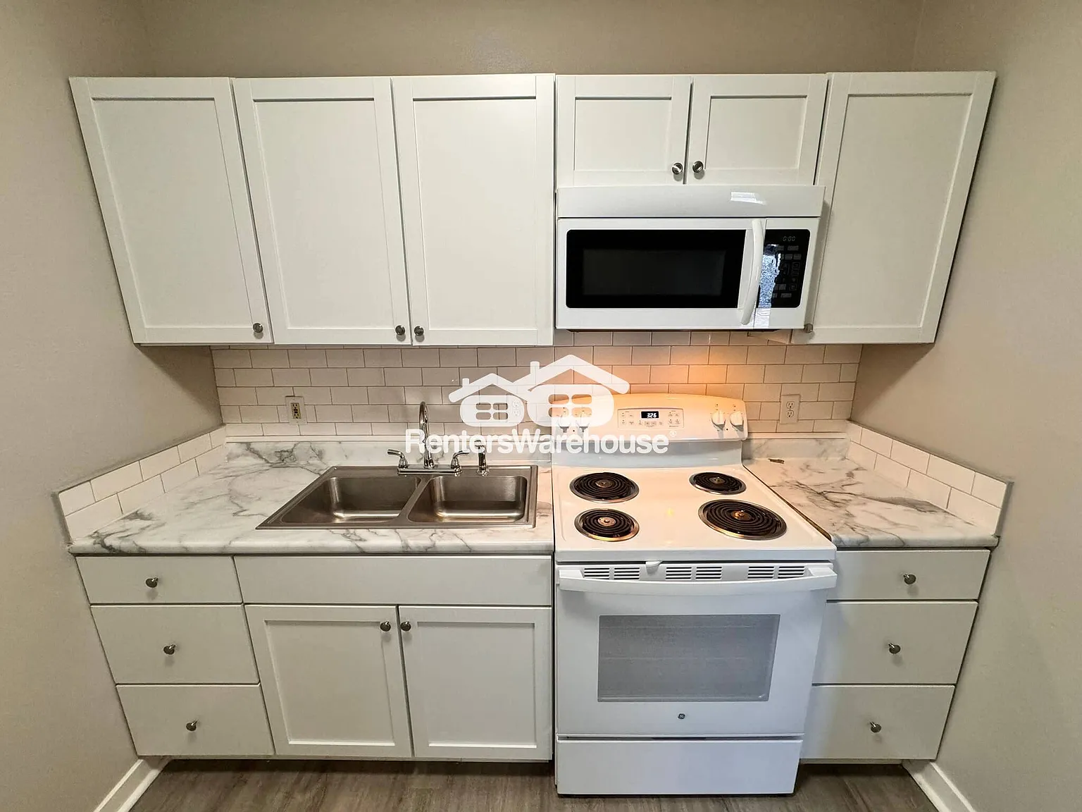 Updated 1 Bedroom Apartment — Photo 4