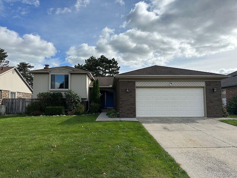 1st image of 44124 Highgate Dr