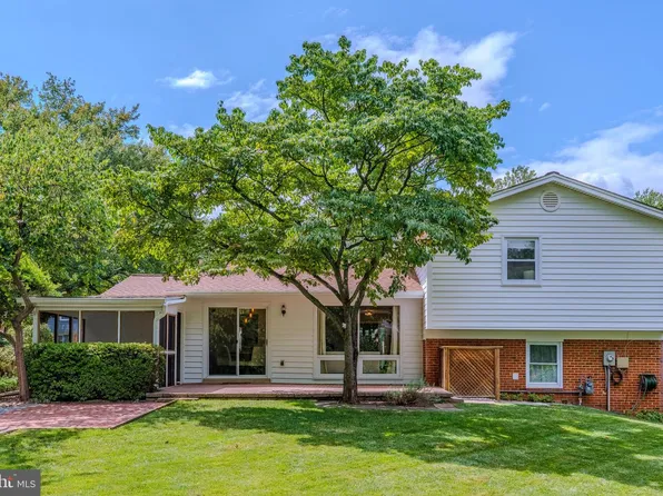 1703 Palm Springs Dr, Vienna, VA 22182