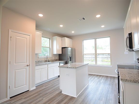 5th image of 17141 Sprawling Oaks Dr