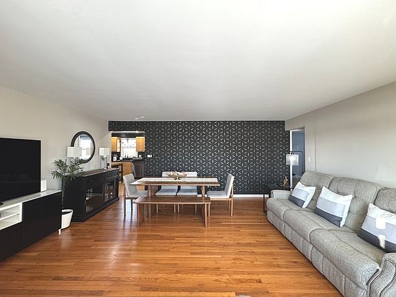 4th image of 315 W Brookmont Blvd