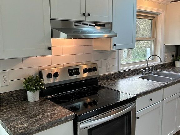 4th image of 4393 Marie Lane NW