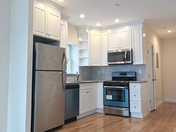4th image of 206 Bay 29th St #2A