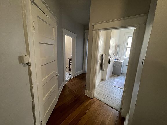 4th image of 2457 Maplewood Ave #1