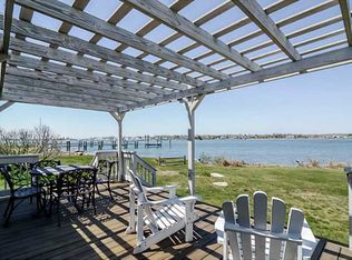 1 Mollusk Dr, Narragansett, RI 02882