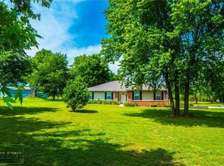 922 Gibson Hill Rd, Farmington, AR 72730