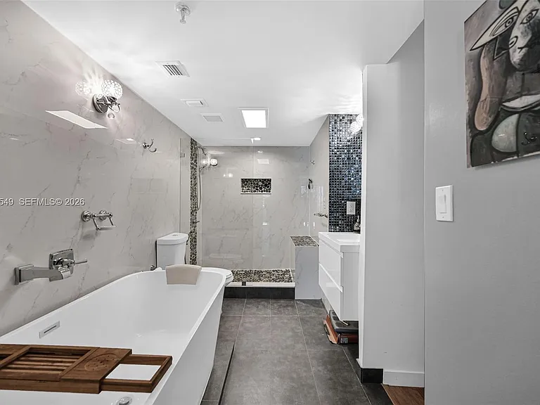 2401 Collins Ave #504 — Photo 17