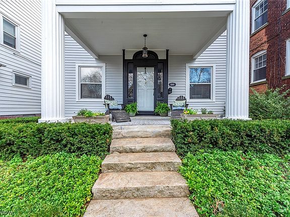 2nd image of 2265 Grandview Ave