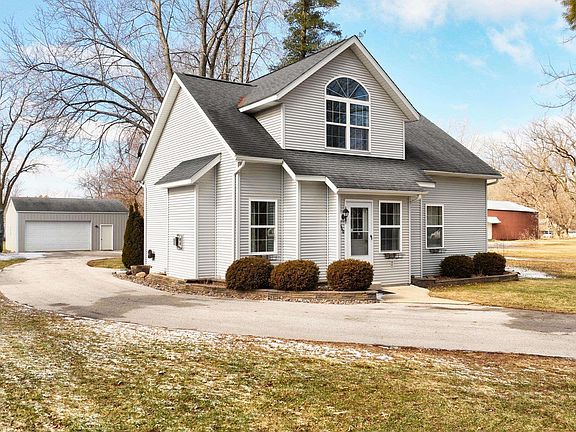 3rd image of 640 Lutzke Rd