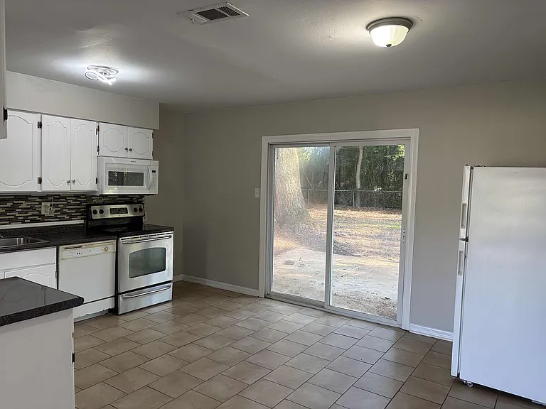 7640 Portland Dr — Photo 12