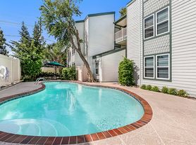 Lemon Tree, 2 beds 1.0 baths (830 sqft)