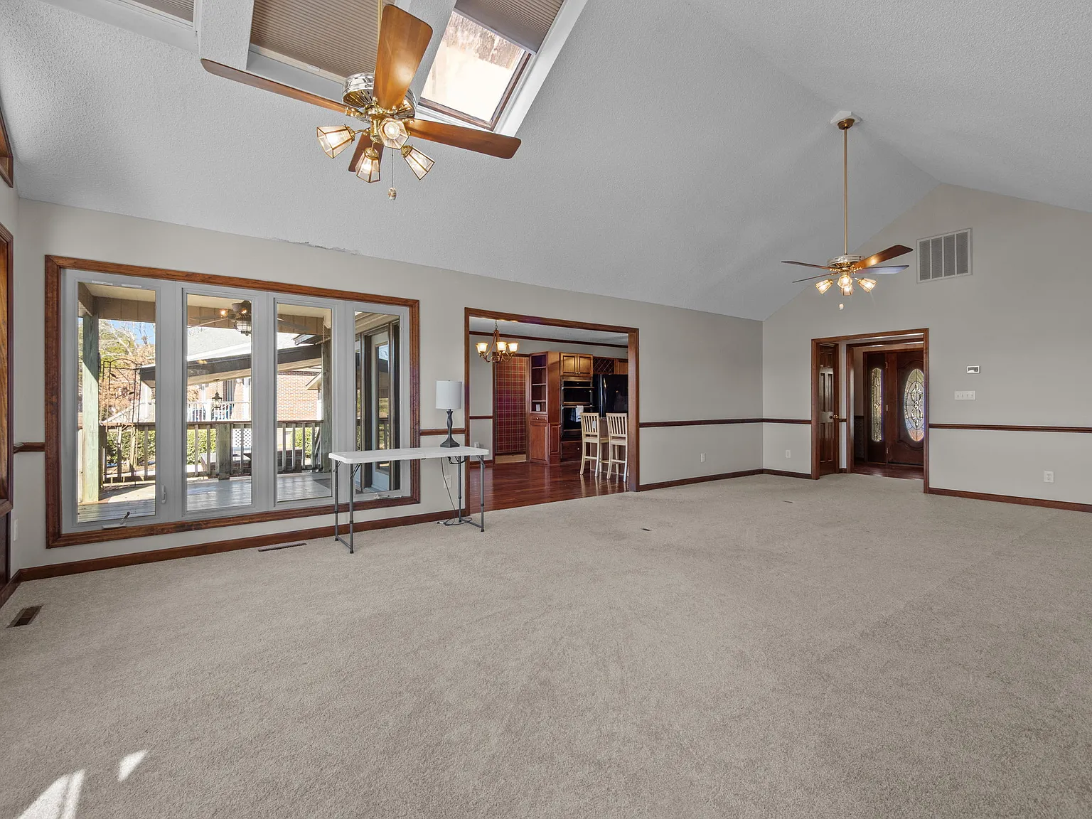 4 bed, 3.5 bath, 2499 sqft, $2,995 — Photo 4