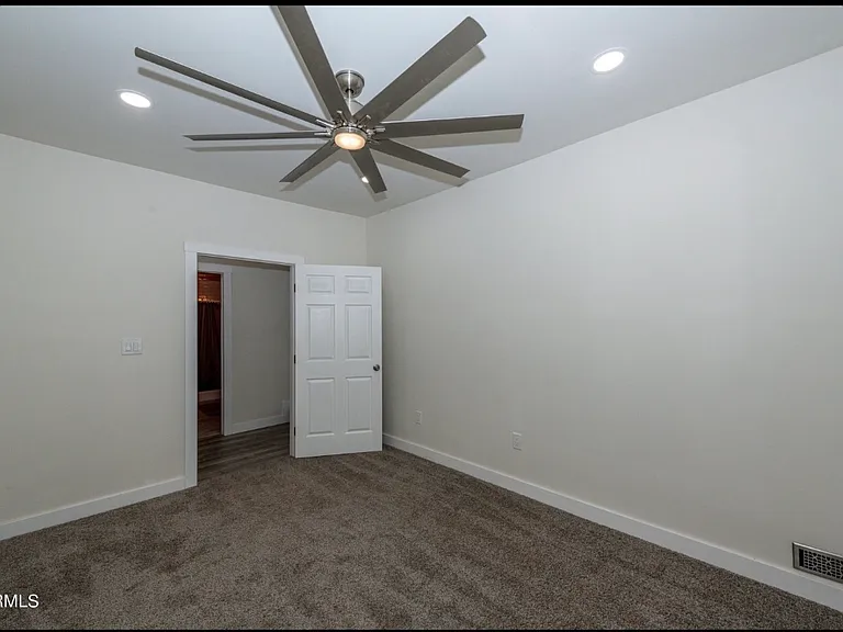 5909 Adelia Dr — Photo 22