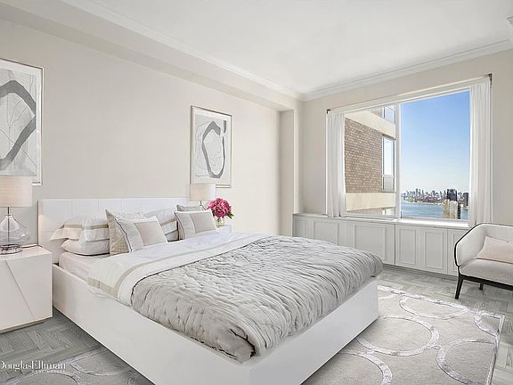 4th image of 418 E 59th St #Pha
