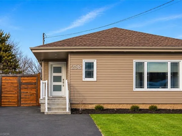 258 Sanatorium Rd, Hamilton, ON L9C 1Z9