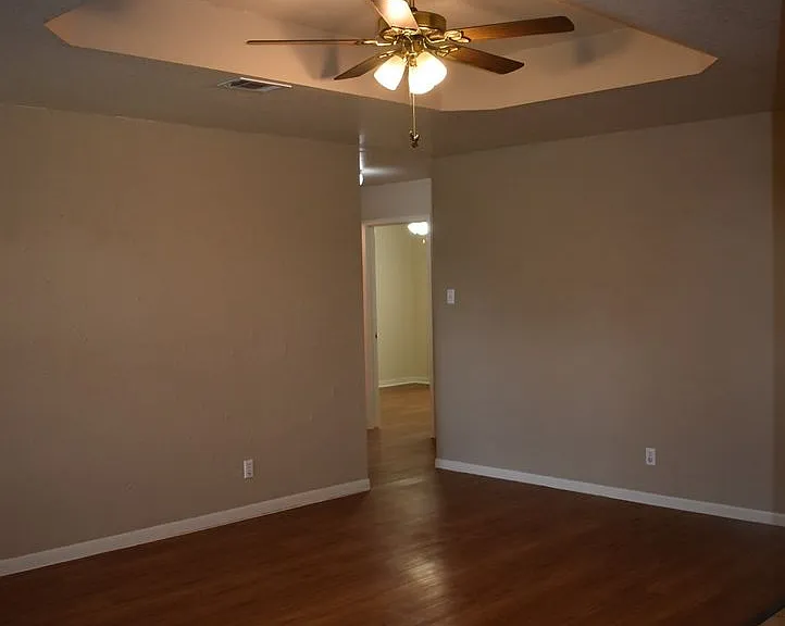 837 Lakeview Dr — Photo 4