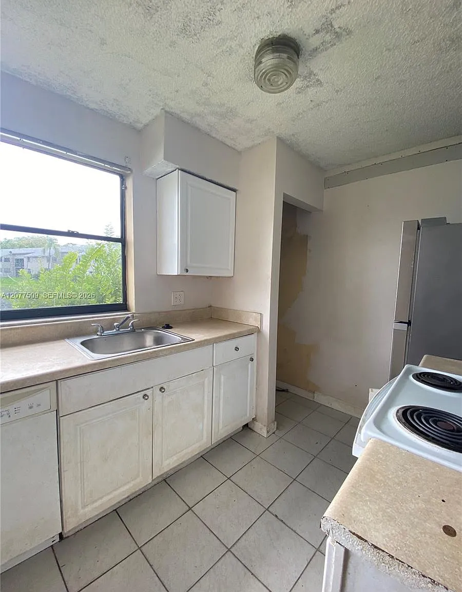 Lakeshore Condo I — Photo 4