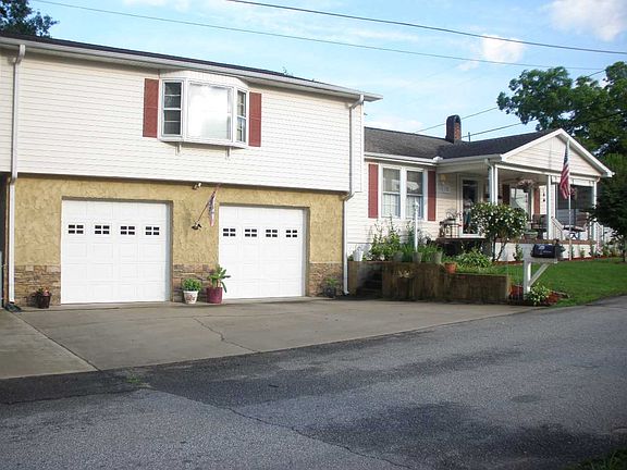 5th image of 192 Laurel St