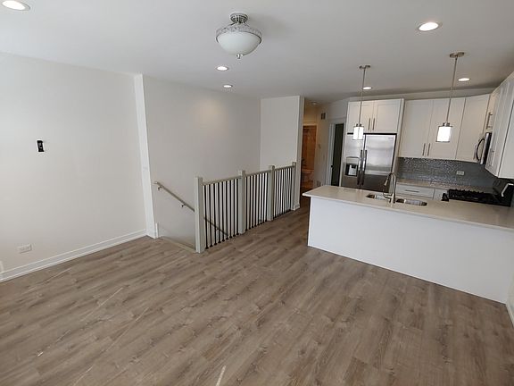5th image of 2344 W Grand Ave #1S